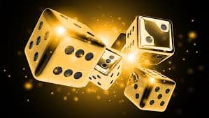 Pengguna membaca syarat bonus dengan teliti