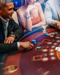 Pengguna memeriksa detail dana secara teliti